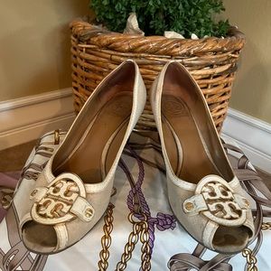 Tory Burch white and tan heal